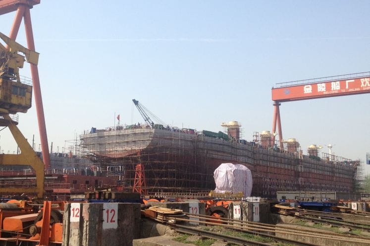 ŠANGAJ: Ministri saobraćaja i pomorstva i finansija Ivan Brajović i dr Radoje Žugić posjetili su dva brodogradilišta u Nanjingu, u kojima će se graditi još dva crnogorska broda