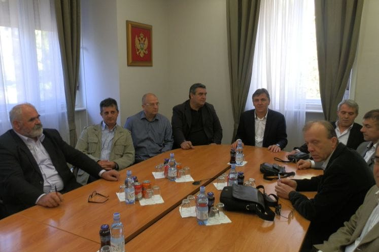 SAOPŠTENJE: Potpisan Sporazum o izmirivanju potraživanja po osnovu manje isplaćenog toplog obroka i regresa za 2010. godinu