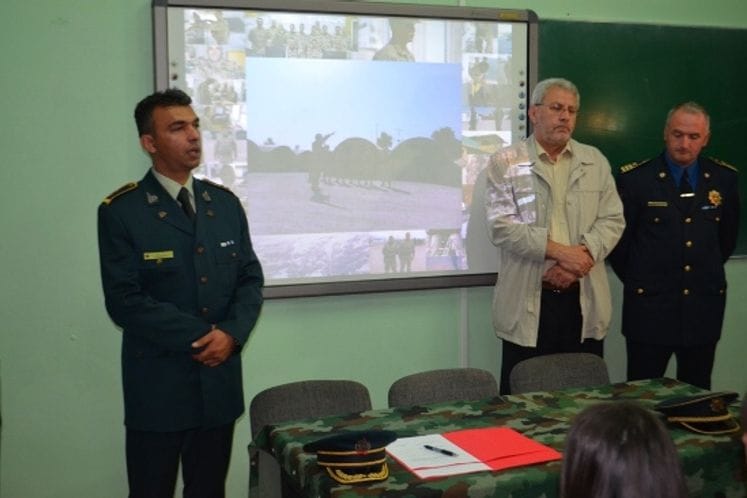 Pripadnici VI kontingenta VCG uručili donaciju Prvoj srednjoj mješovitoj školi u Nikšiću