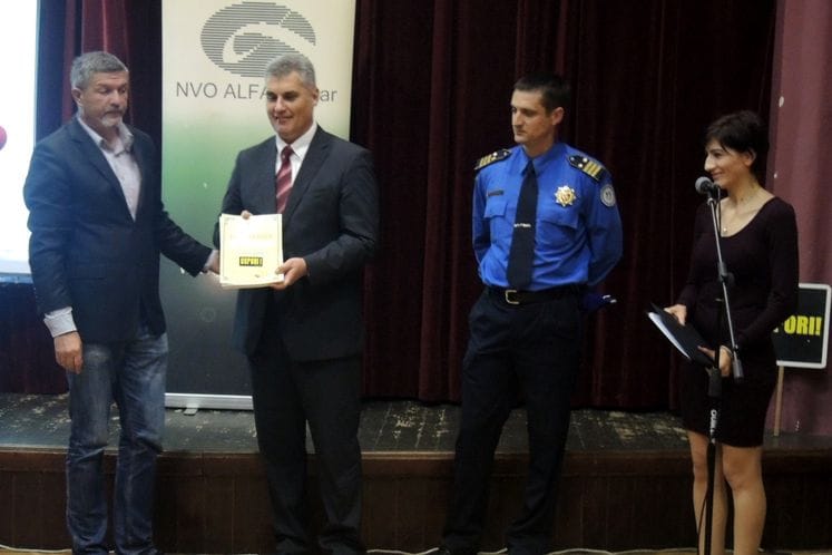 Saopštenje: Ministar Brajović primio zahvalnicu NVO „Alfa centra“