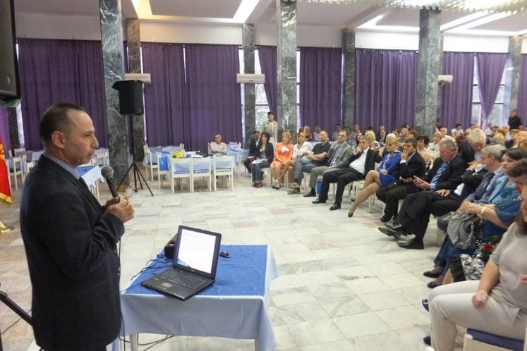 Pomoćnik Grbović govorio o skriningu za rano otkrivanje raka debelog crijeva na Majskim susretima zdravstvenih radnika u Ulcinju
