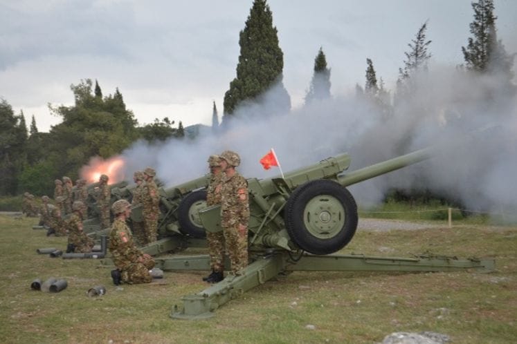 Izvršena počasna artiljerijska paljba povodom Dana pobjede (Dana Evrope)
