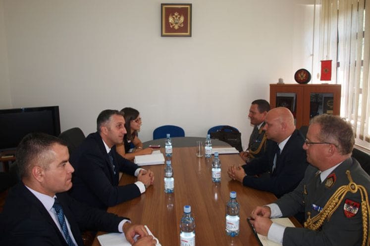 Pomoćnika ministra Mašulović sastao se sa odlazećim i novoimenovanim vojnim atašeom Austrije