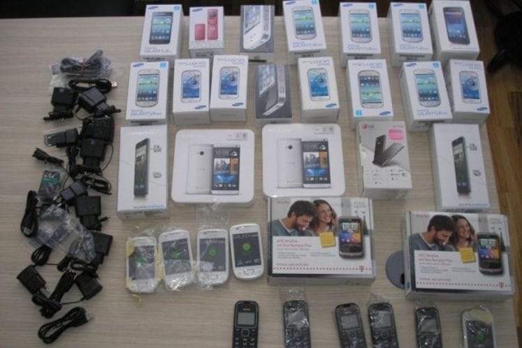Na graničnom prelazu "Ranče" oduzeta 33 mobilna telefona i veća količina opreme za mobilne telefone
