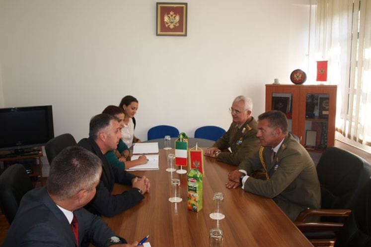 Pomoćnik ministra Mašulović sastao se sa odlazećim i novoimenovanim vojnim atašeom Italije