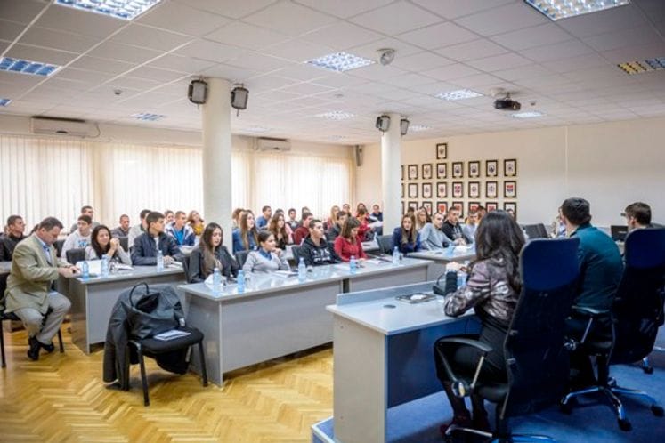 Srednjoškolci iz Bara u posjeti Ministarstvu odbrane