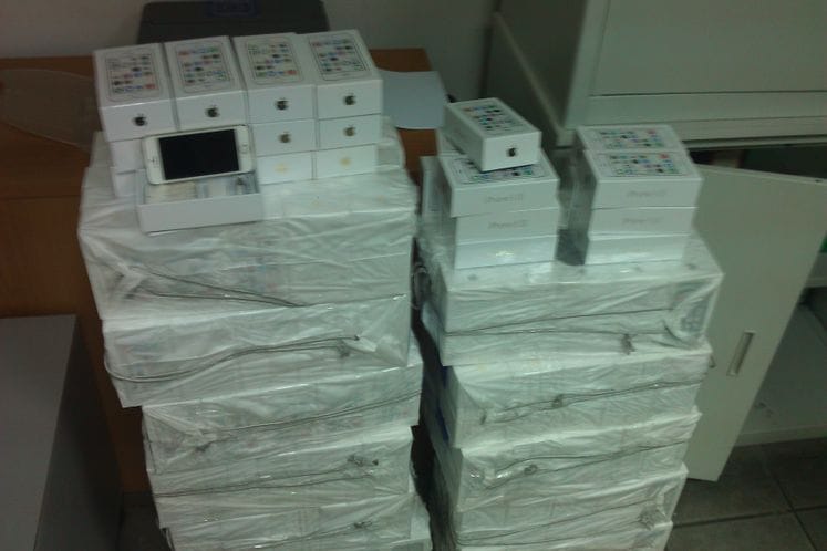 Policijski i carinski službenici oduzeli mobilne telefone iPhone 5S vrijedne 170.000 eura