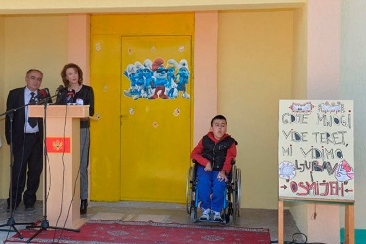 Ministar Pejanović-Đurišić svečano je uručila ključeve Udruženju roditelja djece sa teškoćama u razvoju "Osmjeh“