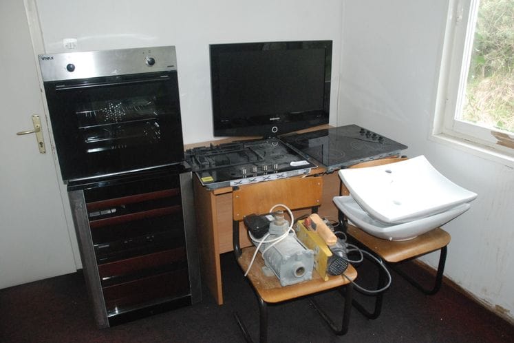 U Tivtu rasvijetljena teška krađa