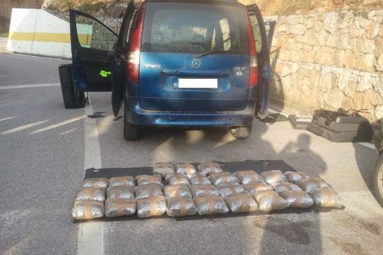 Policijski i carinski službenici zaplijenili 30 kg skanka na GP Šćepan Polje
