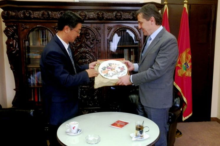 SAOPŠTENJE: Ministar Žugić primio ambasadora Kine Zhi Zhaolin-a u oproštajnu posjetu