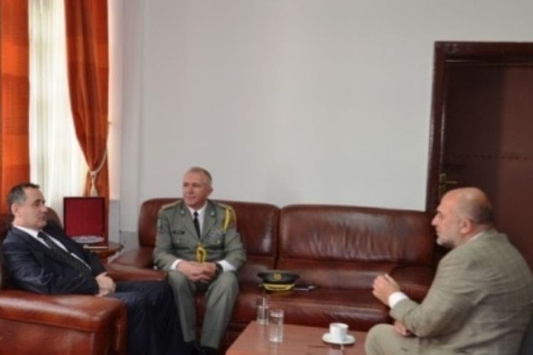 Izaslanik odbrane R. Albanije pukovnik Fićiri Hodža boravio je u nastupnoj posjeti Ministarstvu odbrane