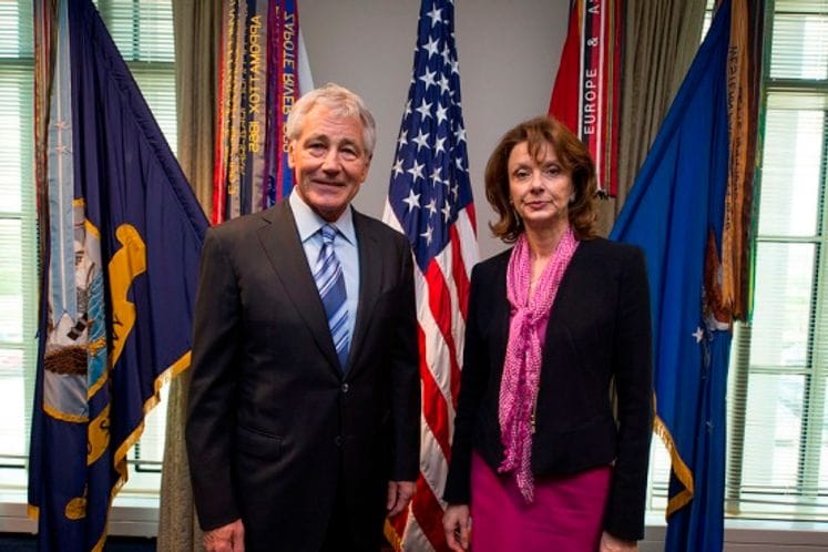 Ministar Pejanović-Đurišić se sastala sa sekretarom za odbranu SAD Čarlsom Hegelom