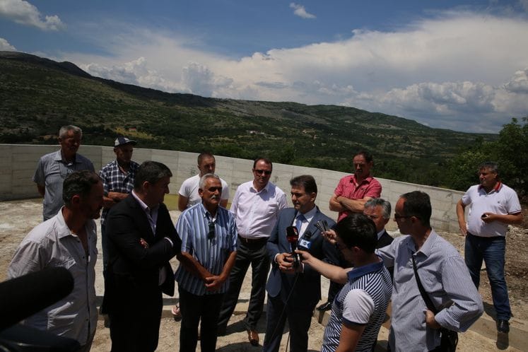 Saopštenje: Ministar Ivanović ozvaničio završetak radova na vještačkoj akumulaciji u Banjanima i obišao pogon za proizvodnju mlječnih kozijih proizvoda u Gornjem Polju