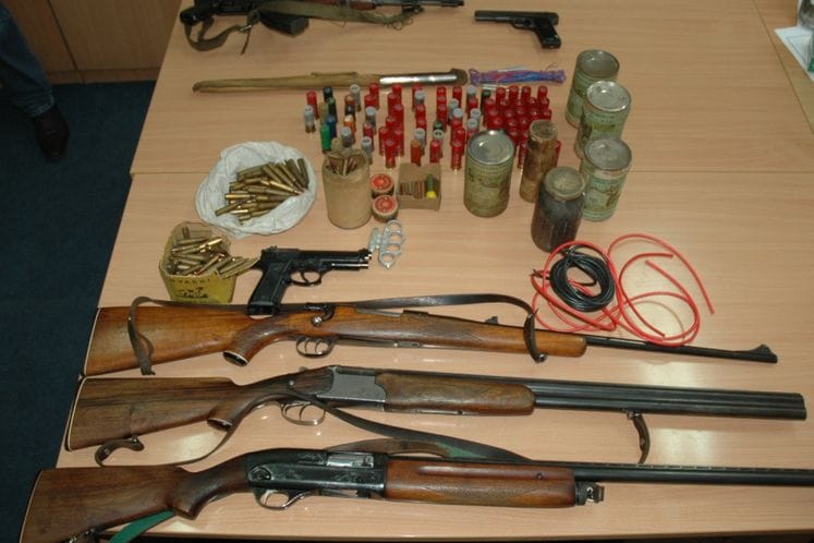 U Nikšiću zaplijenjena veća količina oružja, municije i eksplozivnih materija