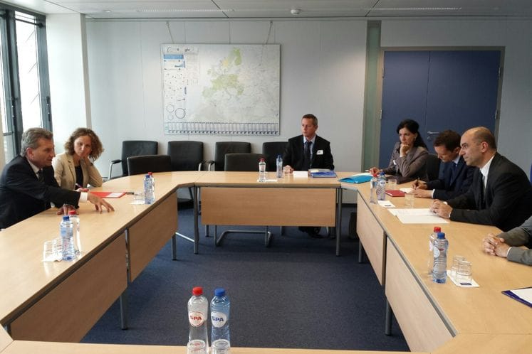 Saopštenje: Ministar Kavarić se susreo sa evropskim komesarom za energetiku Ginterom Otingerom