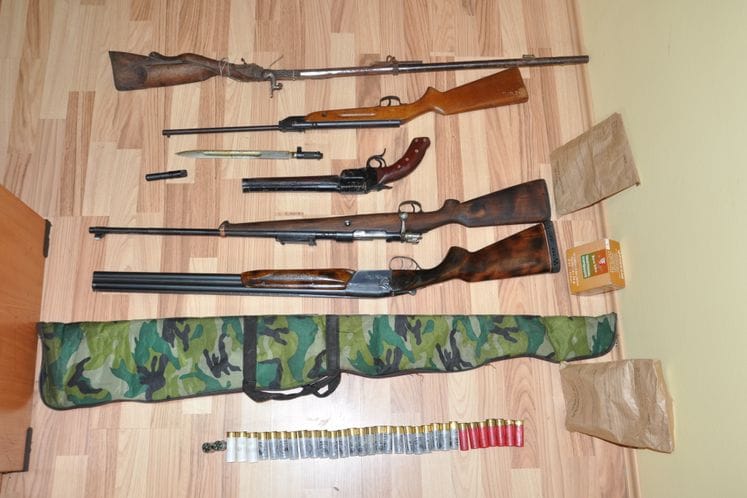 U Kotoru oduzeti četiri puške, pištolj i municija u ilegalnom posjedu