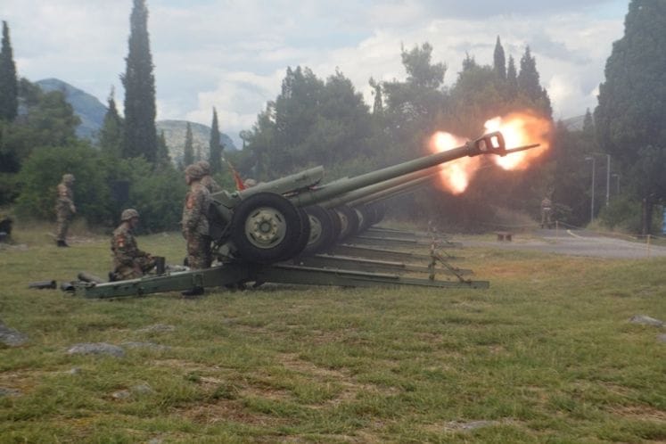 Izvršena počasna paljba povodom Dana državnosti Crne Gore