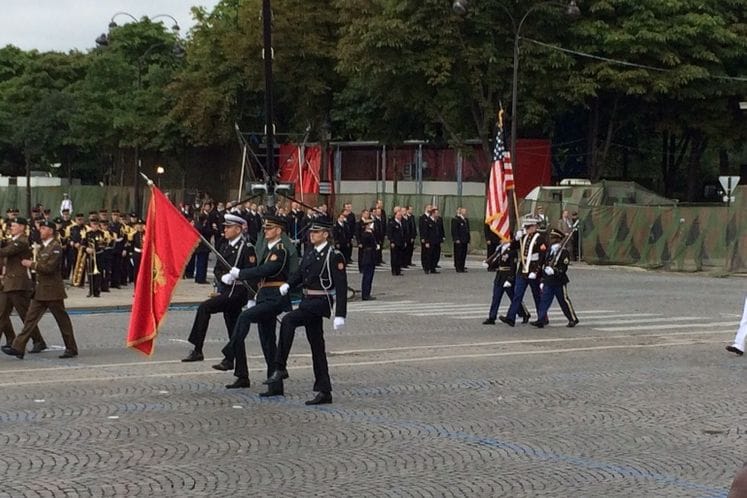 Pripadnici Počasne garde Vojske Crne Gore na vojnoj paradi u Parizu povodom stogodišnjice Prvog svjetskog rata