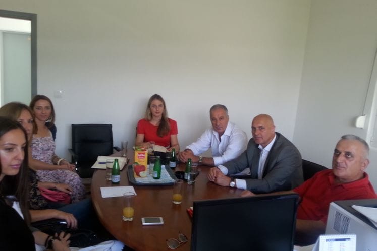 S A O P Š T E NJ E: Rukovodilac Kancelarije za borbu protiv trgovine ljudima Zoran Ulama, direktor Uprave za izbjeglice Željko Šofranac i direktor Centra za azilante Duško Jovićević, održali su danas u prostorijama ovog centra radni sastanak