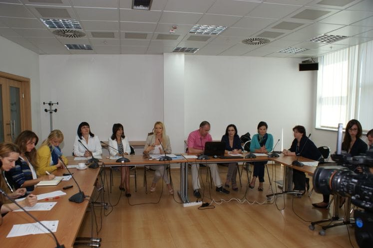 U susret “Danu bez automobila” koji se obilježava 22. Septembra, Ministarstvo održivog razvoja i turizma sa NVO Ozon, Glavnim gradom i Agencijom za zaštitu životne sredine organizovalo je javnu tribinu nazvanu “Vazduh koji dišemo”.