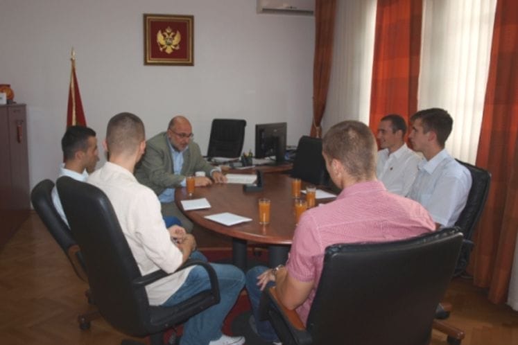 Državni sekretar Šarkić primio kadete koji se upućuju na obrazovanje na vojnim akademijama R. Grčke