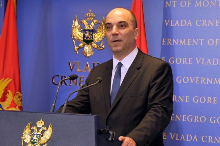 Pitanja novinara i odgovori ministra ekonomije Vladimira Kavarića nakon sjednice Vlade Crne Gore, 15.10.2015. godine