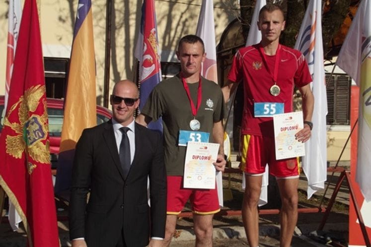 Desetar Petrić i stariji vodnik Radojević pobijedili u trci “Oslobođenje Cetinja”, u kategoriji Vojska i policija