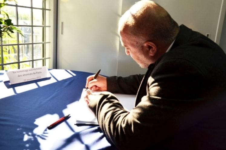 Šarkić i admiral Samardžić upisali se u knjigu žalosti u ambasadi Republike Francuske