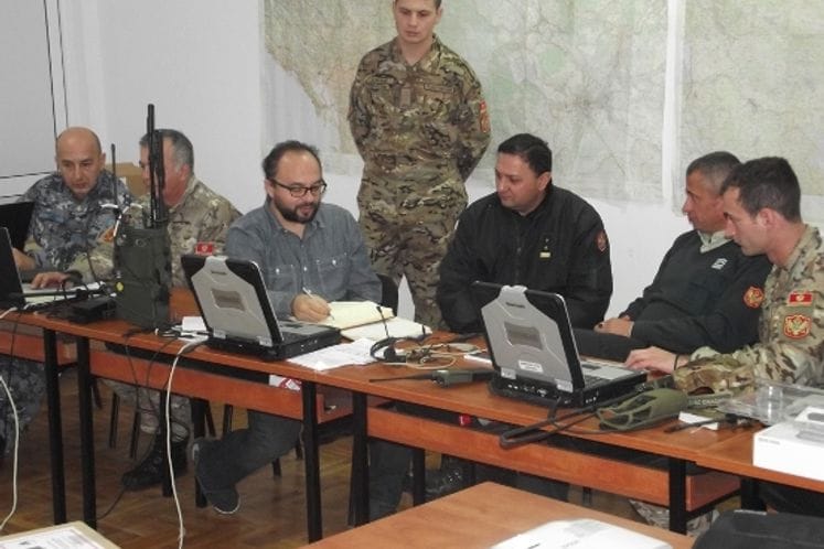 Obuka u rukovanju taktičkim radio uređajima „Harris“