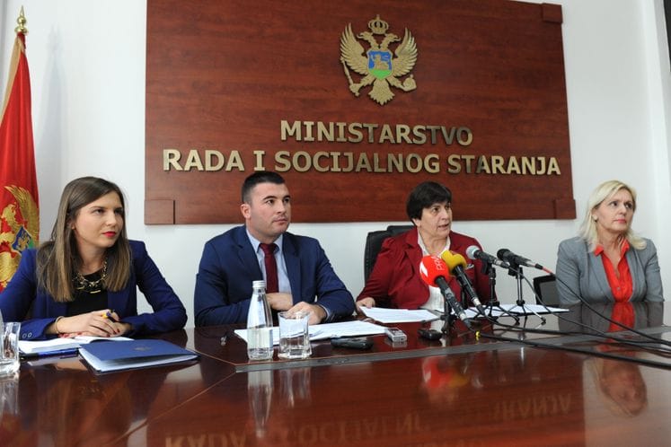 Konferenciju za medije povodom objavljivanja Pravilnika o dopunama pravilnika o bližim uslovima za ostvarivanje osnovnih materijalnih davanja iz socijalne i dječje zaštite