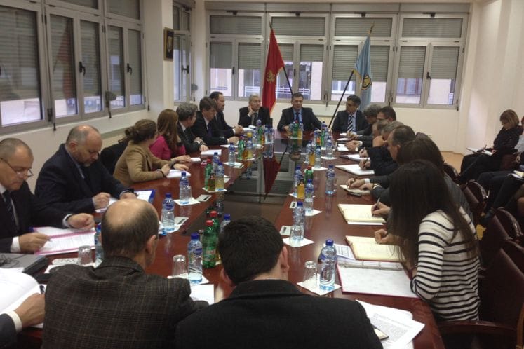 Saopštenje: Ministar Gvozdenović na sastanku sa predsjednicima primorskih opština razgovarao o stanju komunalne infrastrukture