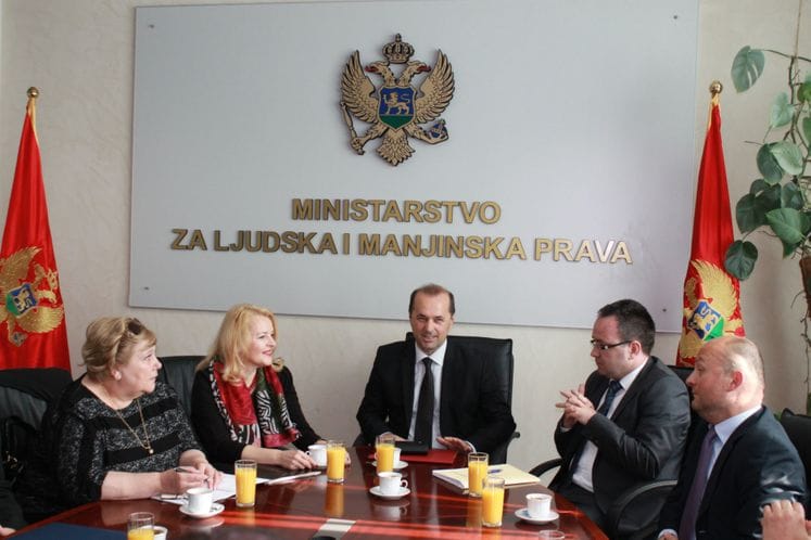 Ostvarivanje manjinskih prava u Crnoj Gori i Republici Hrvatskoj