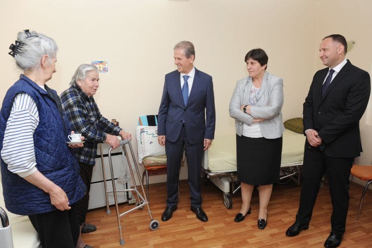 Ministar Šegrt i ministarka Kovačević posjetili Dom starih u Bijelom Polju