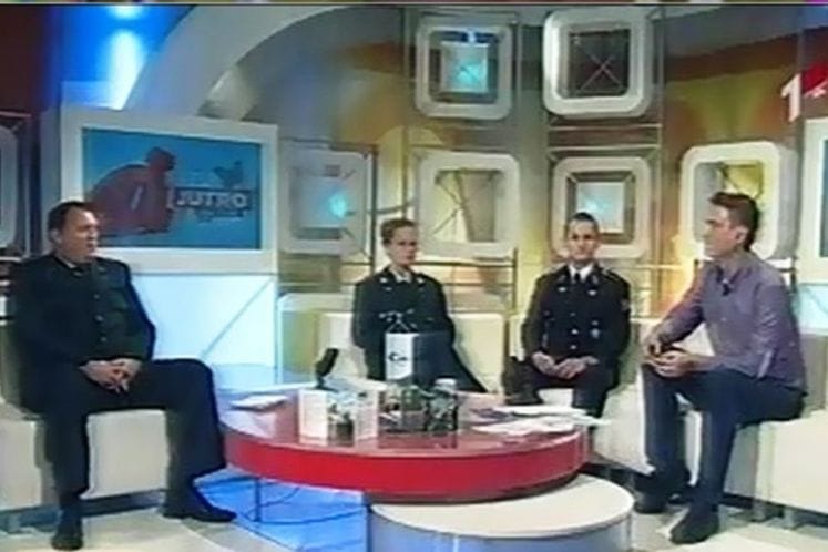 Ministarstvo odbrane raspisalo konkurs za Vojnu akademiju „Petar Zrinski“ u Hrvatskoj, potpukovnik Perica Bojičić potporučnica Tina Brajović i potpručnik Erdan Kunjić gosti u jutarnjem programu, RTCG - 08. maj 2015. godine