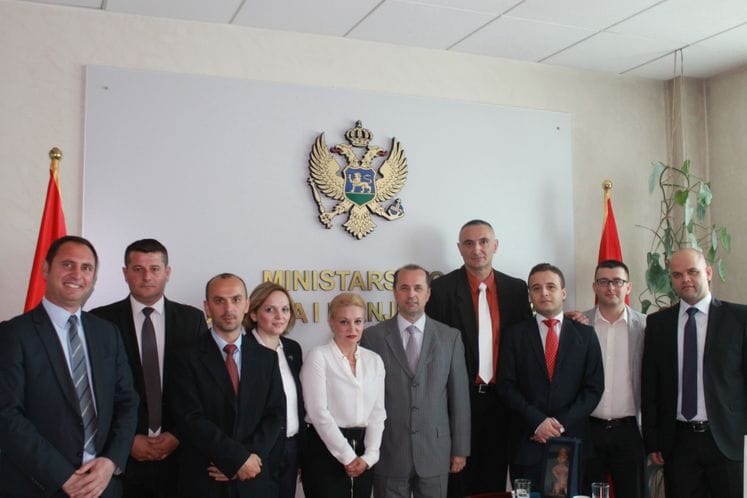 Prava manjinskih naroda na Kosovu