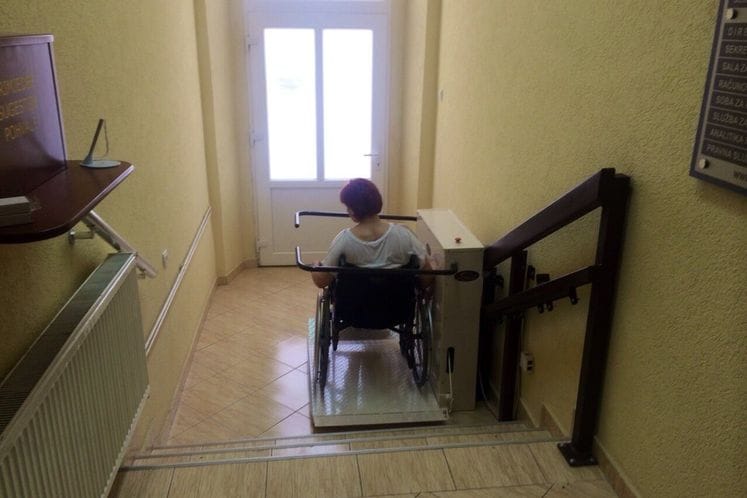 Instalirana pristupna rampa za osobe sa invaliditetom u Centru za socijalni rad u Nikšiću