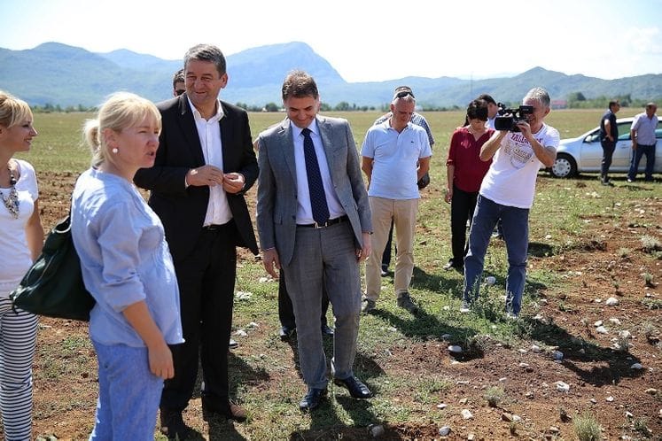Ministar Ivanović obišao poljoprivredne proizvođače na području Nikšića