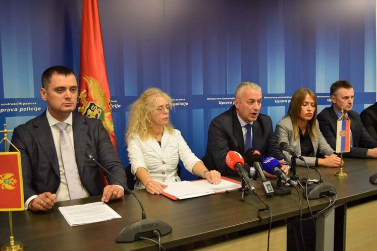 Održana pres konferencija povodom rasvjetljavanja ubistva Andrije Mrdaka: NCB Interpol Podgorica raspisao međunarodnu potjernicu za osumnjičenim Darkom Geislerom / IZJAVA I FOTO