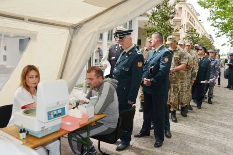 Oko 60 pripadnika VCG učestvovalo u akciji dobrovoljnog davanja krvi