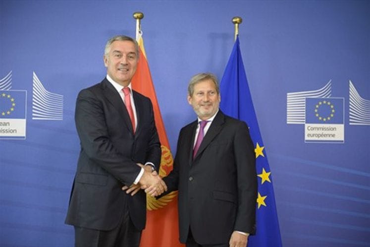 PM Đukanović meets EU Commissioner Hahn