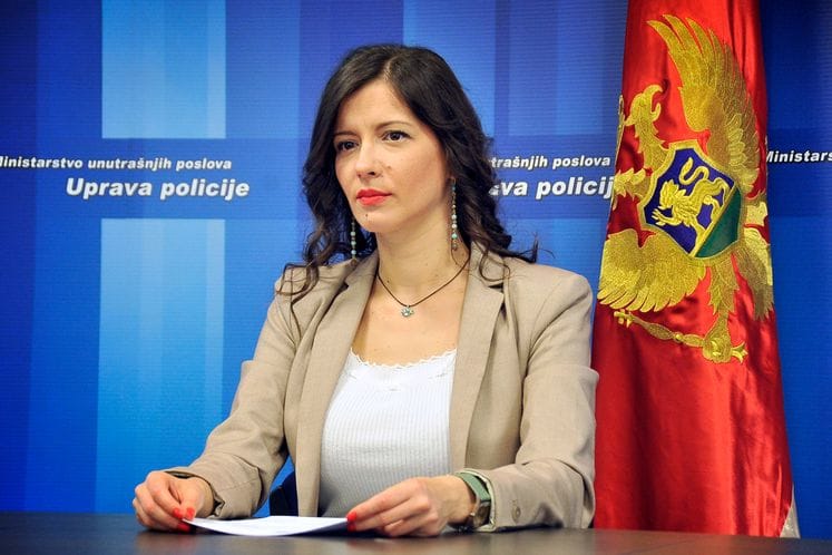 Izjava za javnost savjetnice za odnose s javnošću Uprave policije MUP-a Tamare Popović povodom realizovanja akcije „Diana“ u kojoj je lišena slobode međunarodna kriminalna grupa osumnjičena za krijumčarenje ljudi / VIDEO