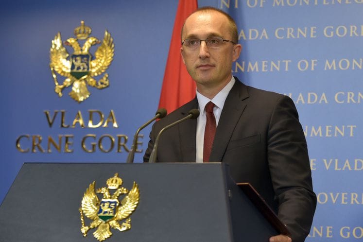 Vlada usvojila Uredbu o zaradama lica u službi u Vojsci Crne Gore