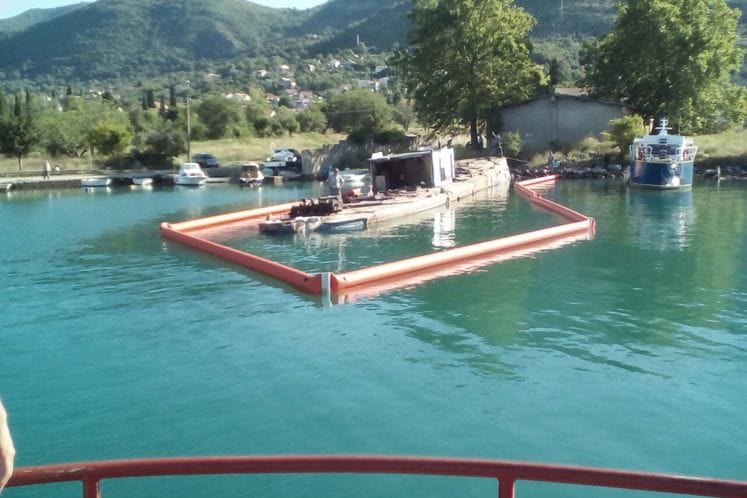 Saopštenje: U Tivtu potonuo brod dužine 50 metara