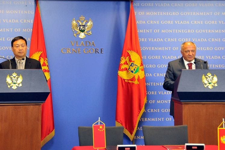 Potpredsjednik Lazović i ambasador Cui potpisali potvrdu o primopredaji Projekta solarne rasvjete u Cetinju i Kotoru iz donacije Vlade NR Kine