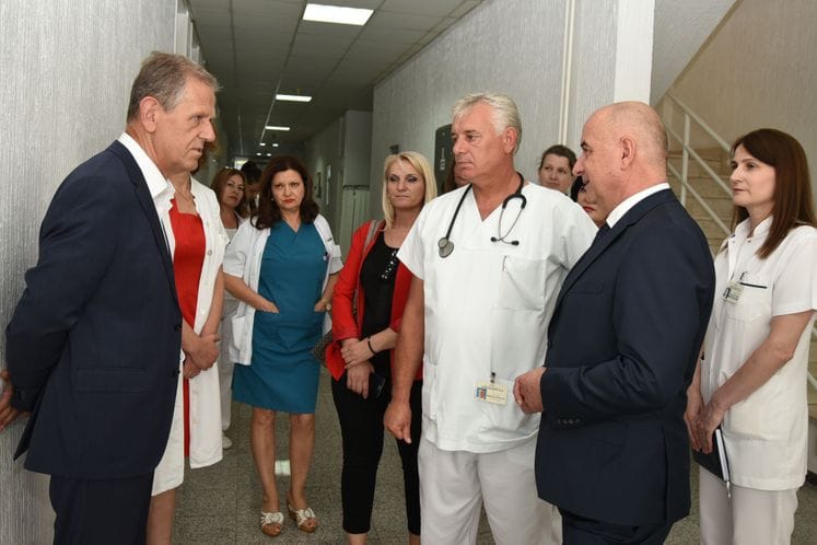 Ministar Šegrt posjetio zdravstvene ustanove u Petrovcu, Baru i Ulcinju