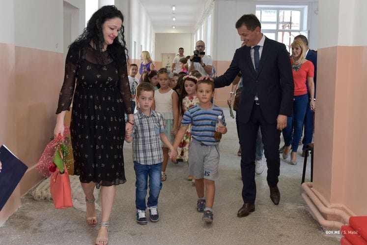 Saopštenje: Ministar Bošković prisustvovao svečanosti povodom početka školske godine u JU OŠ “Milorad Musa Burzan”