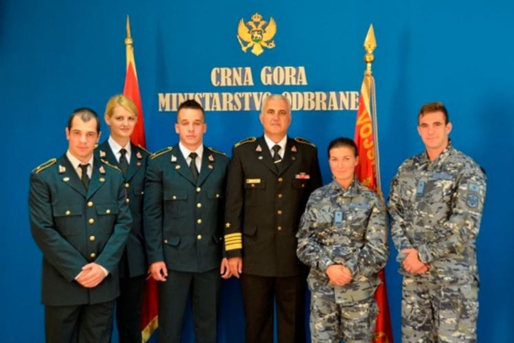 Admiral Samardžić primio oficire VCG koji su završili školovanje u Italiji i Makedoniji