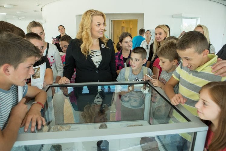 Ministarka Vlahović posjetila segmente festivala „Otvoreni dani nauke“, izložbe „Naša priroda-naša hrana“ i „Kamen krije znanje”