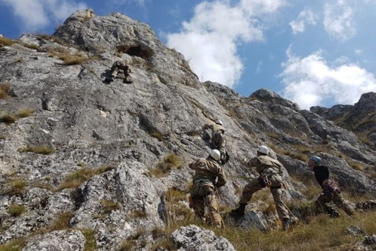 Alpinistička obuka pripadnika VCG sa timom iz NATO Centra za planinsko ratovanje